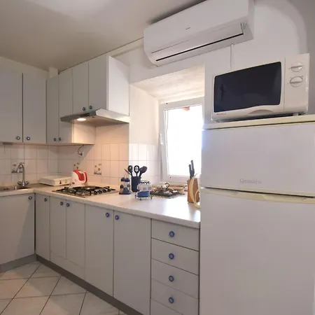 Neven1 Mit Terrasse By Interhome Lägenhet
