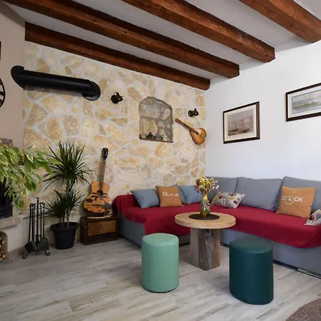 Neven1 Mit Terrasse By Interhome Lägenhet Čižići