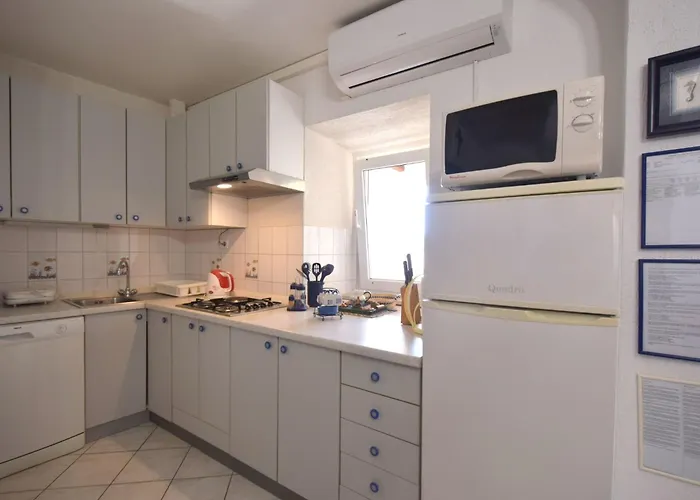 Neven1 Mit Terrasse By Interhome Lägenhet